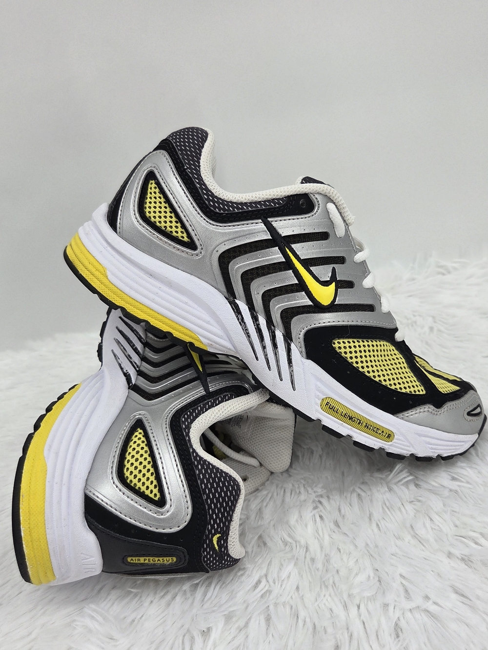 Nike Air Pegasus 2005 Women's US 8 Silver Yellow Sneakers HQ5718-100